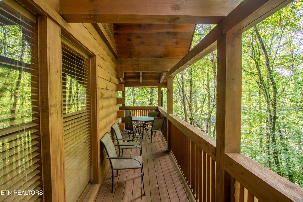 Photo of 905 Valley Drive, Gatlinburg, TN 37738 (MLS # 1312507)