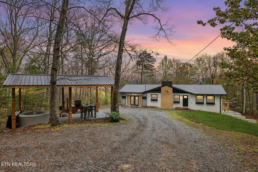 Photo of 2069 Bluff Mountain Rd, Sevierville, TN 37876 (MLS # 1312965)
