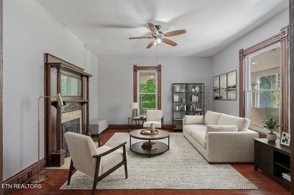 Photo of 419 W Rockwood St, Rockwood, TN 37854 (MLS # 1341048)