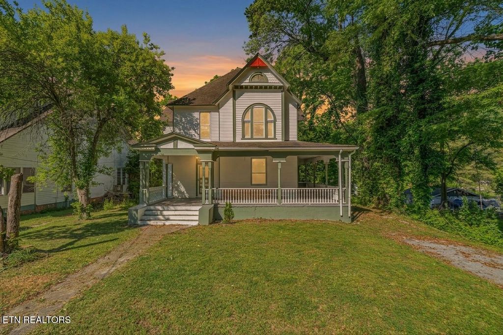 Photo of 419 W Rockwood St, Rockwood, TN 37854 (MLS # 1341048)