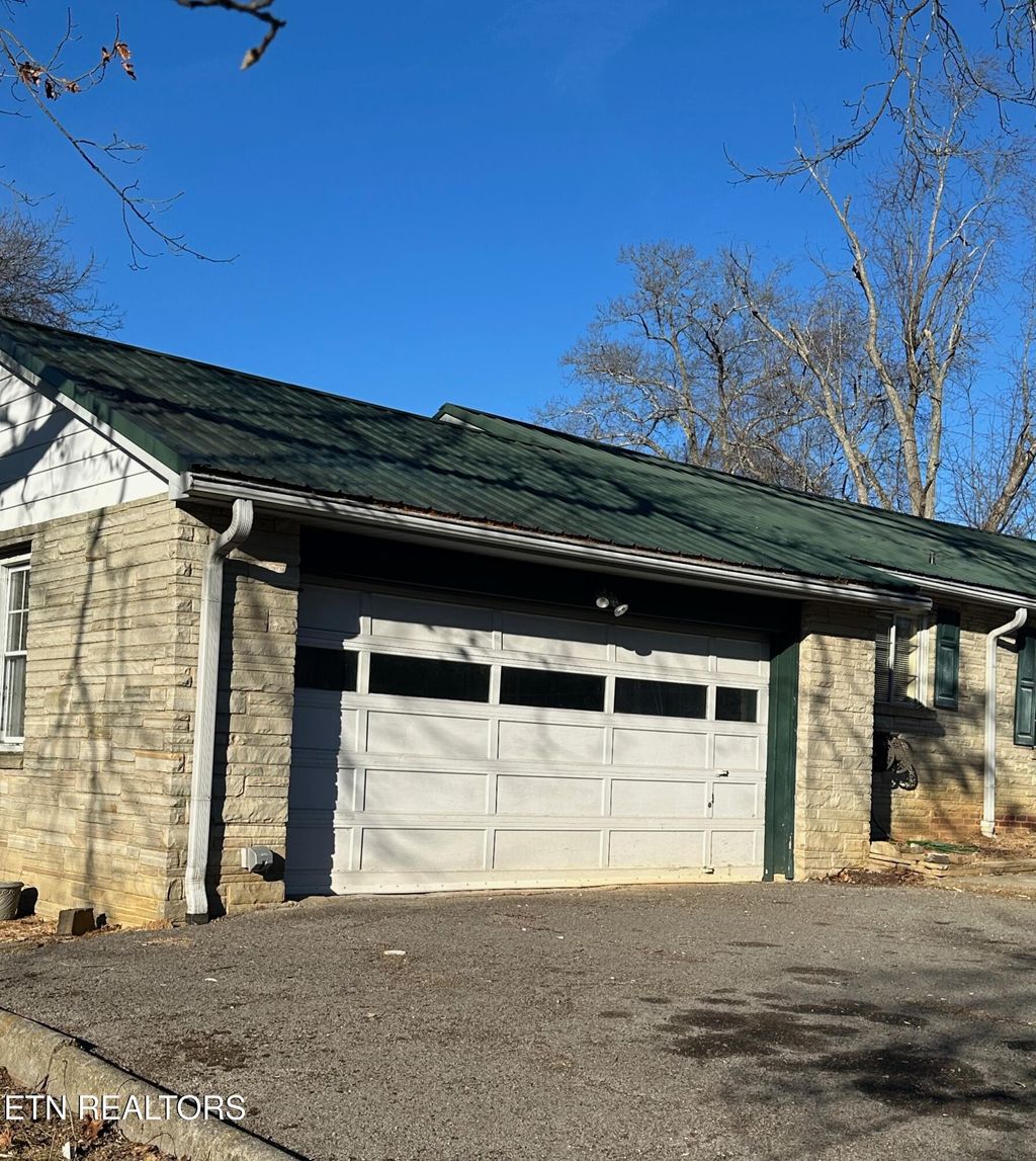 Photo of 3813 Maupin Drive, Knoxville, TN 37918 (MLS # 1329047)