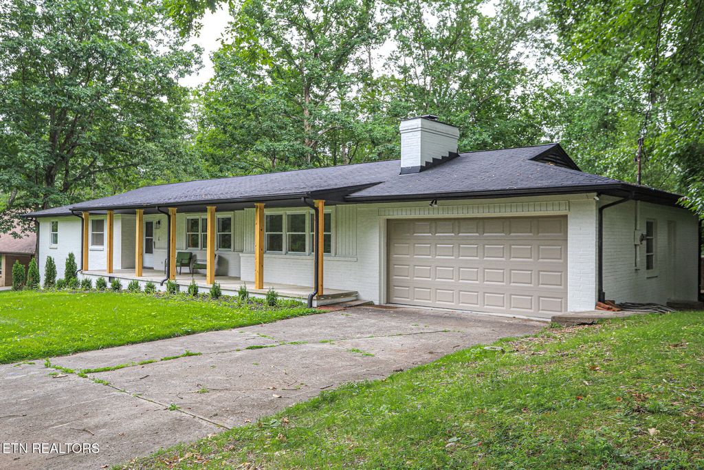 Photo of 106 Wood Ridge Lane, Oak Ridge, TN 37830 (MLS # 1317529)