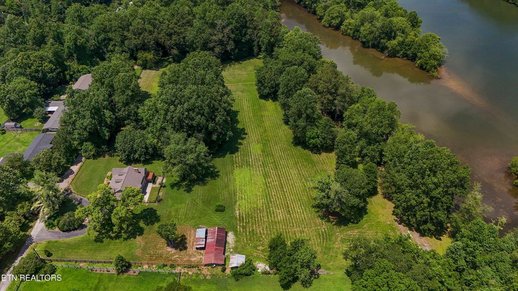 Photo of 302 Lake St, Harriman, TN 37748 (MLS # 1305796)