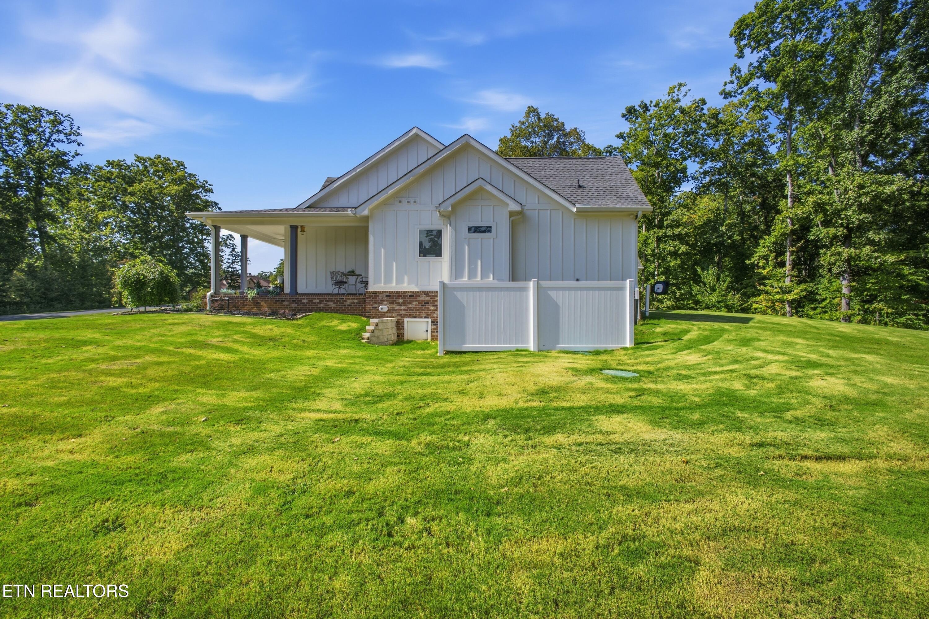 114 W Mountain Drive