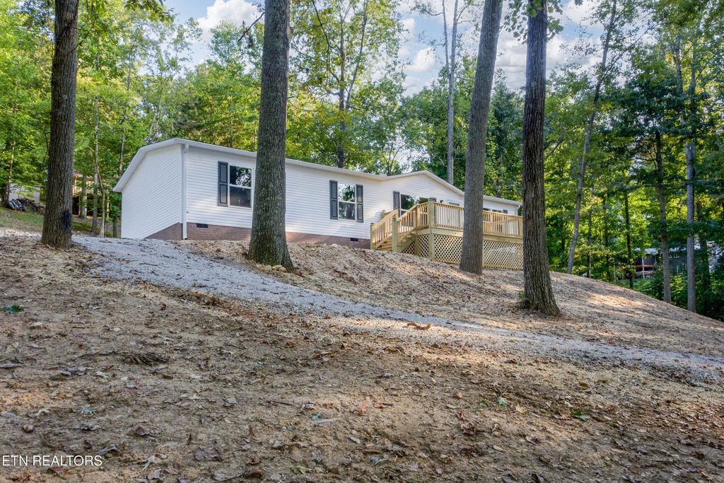 Photo of 509 Lakewood Road, Kingston, TN 37763 (MLS # 1315883)