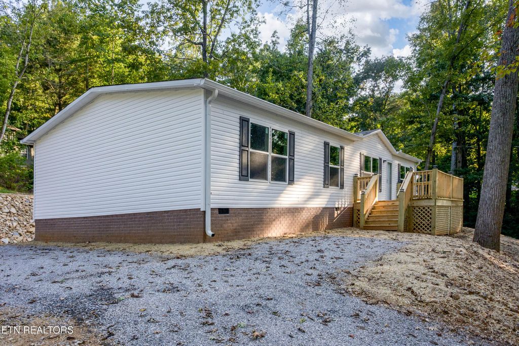 Photo of 509 Lakewood Road, Kingston, TN 37763 (MLS # 1315883)