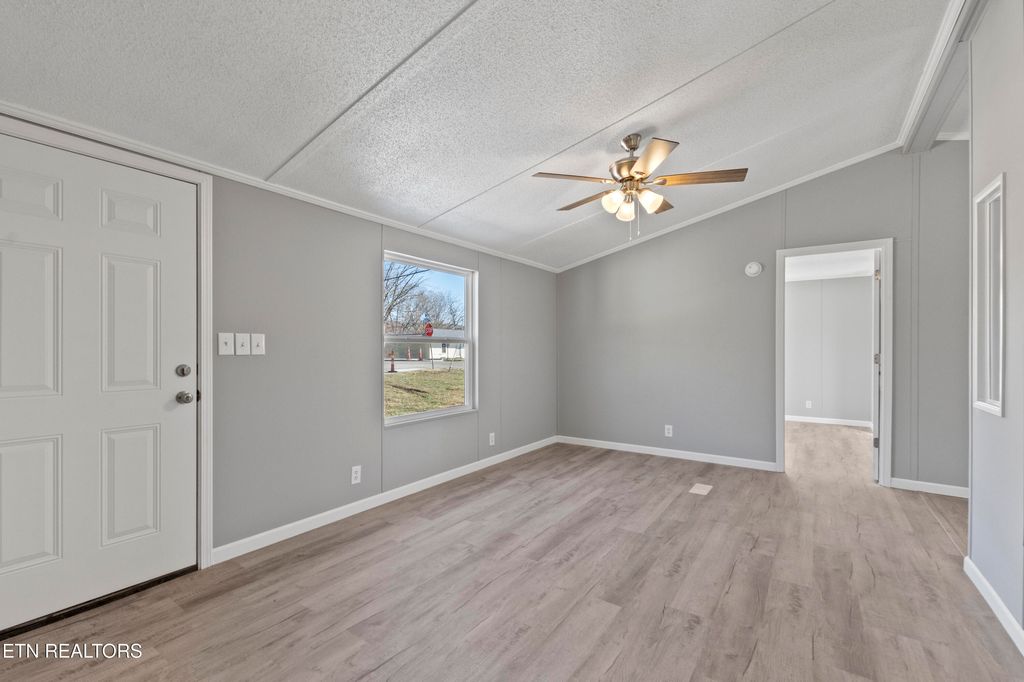 Photo of 715 E Beech St, LaFollette, TN 37766 (MLS # 1334275)