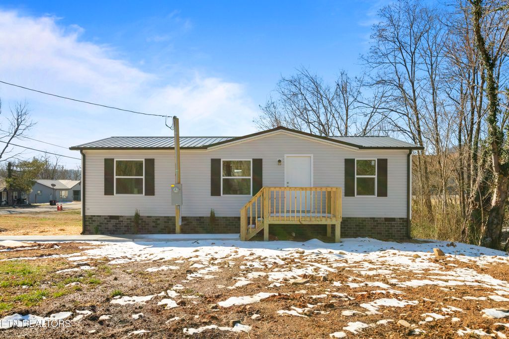 Photo of 715 E Beech St, LaFollette, TN 37766 (MLS # 1334275)