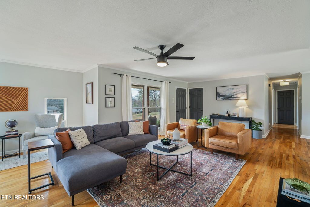 Photo of 7707 Queensbury Drive, Knoxville, TN 37919 (MLS # 1331150)