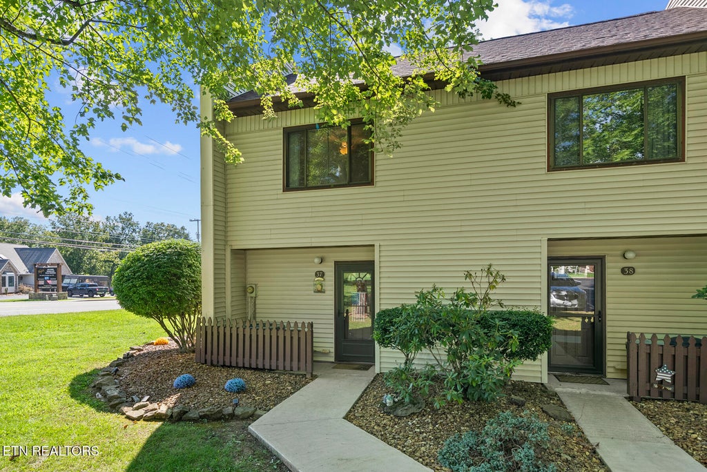 Photo of 37 Wilshire Heights Drive #37, Crossville, TN 38558 (MLS # 1352373)