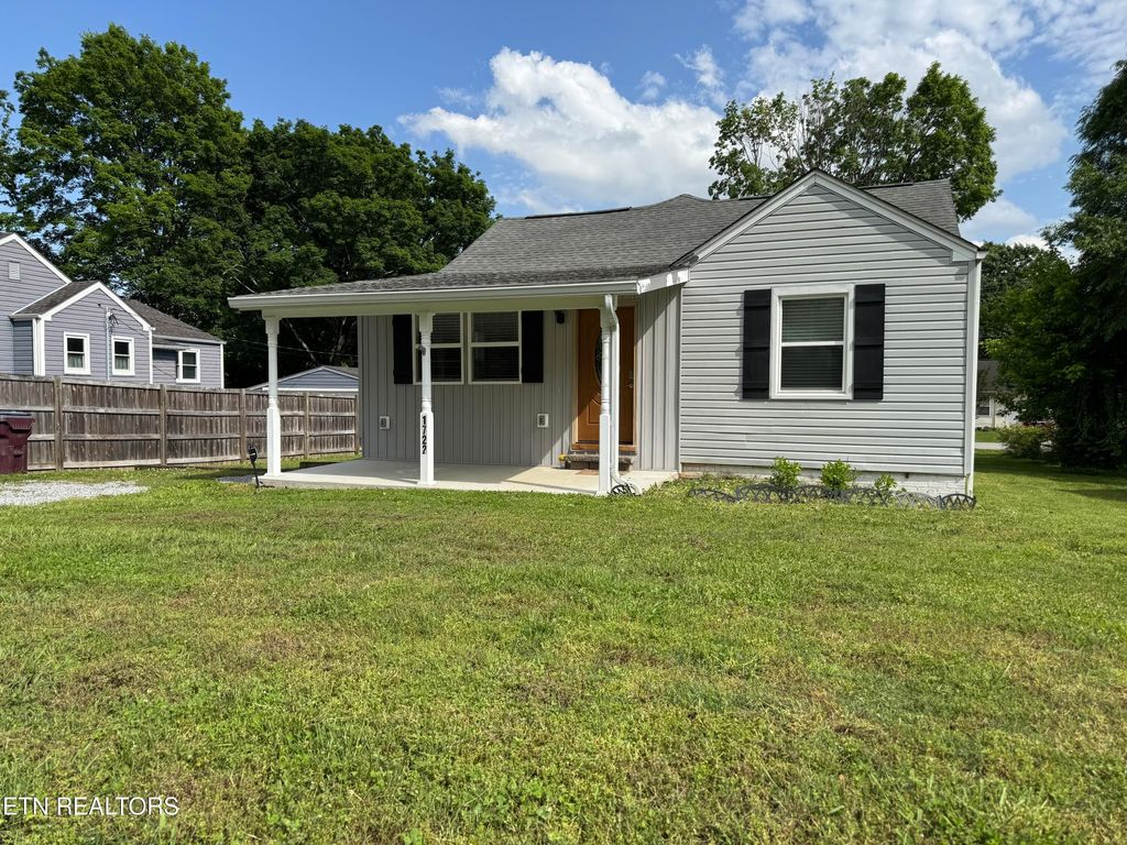 Photo of 1722 Kettering Rd, Alcoa, TN 37701 (MLS # 1302281)