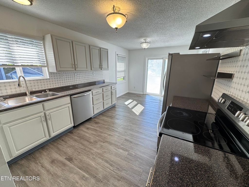 Photo of 1722 Kettering Rd, Alcoa, TN 37701 (MLS # 1302281)