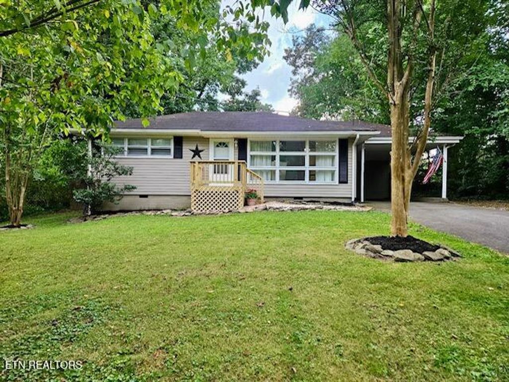 Photo of 309 Devaney Lane, Oliver Springs, TN 37840 (MLS # 1308160)