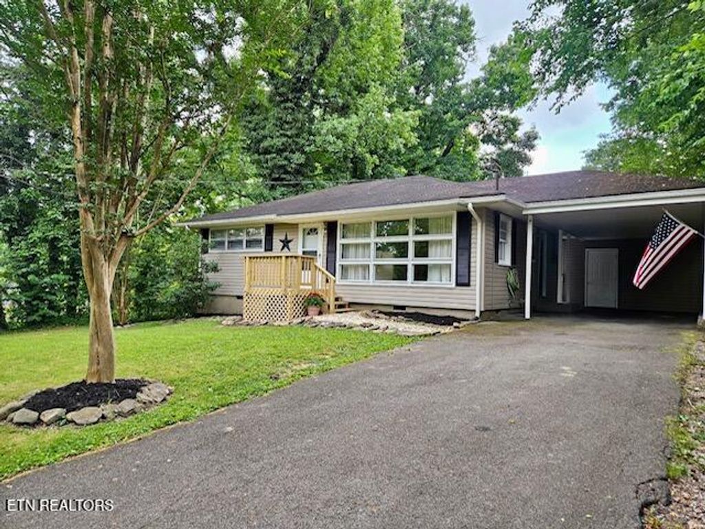 Photo of 309 Devaney Lane, Oliver Springs, TN 37840 (MLS # 1308160)