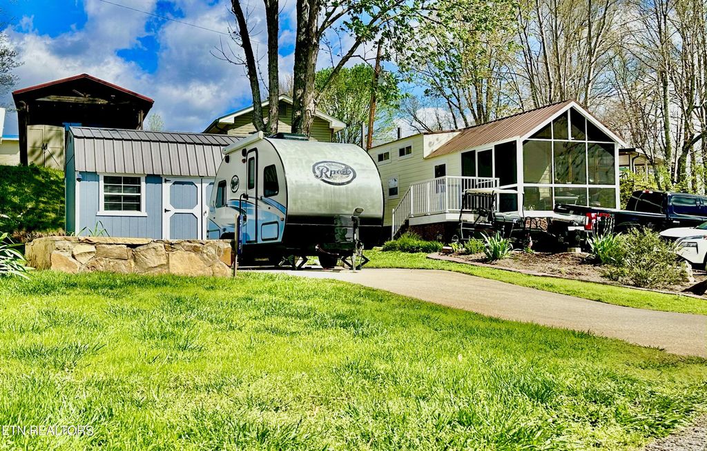 Photo of 518 Flamingo Circle, Townsend, TN 37882 (MLS # 1259189)