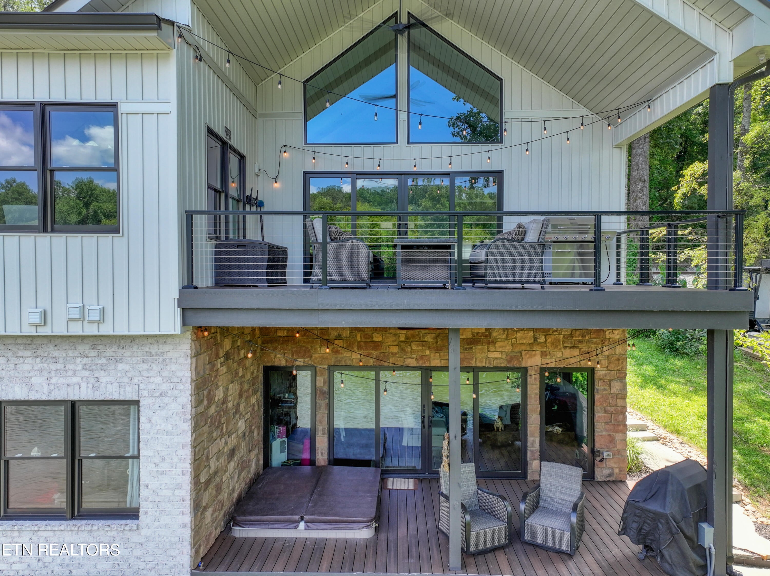 5033 Riversedge Rd
