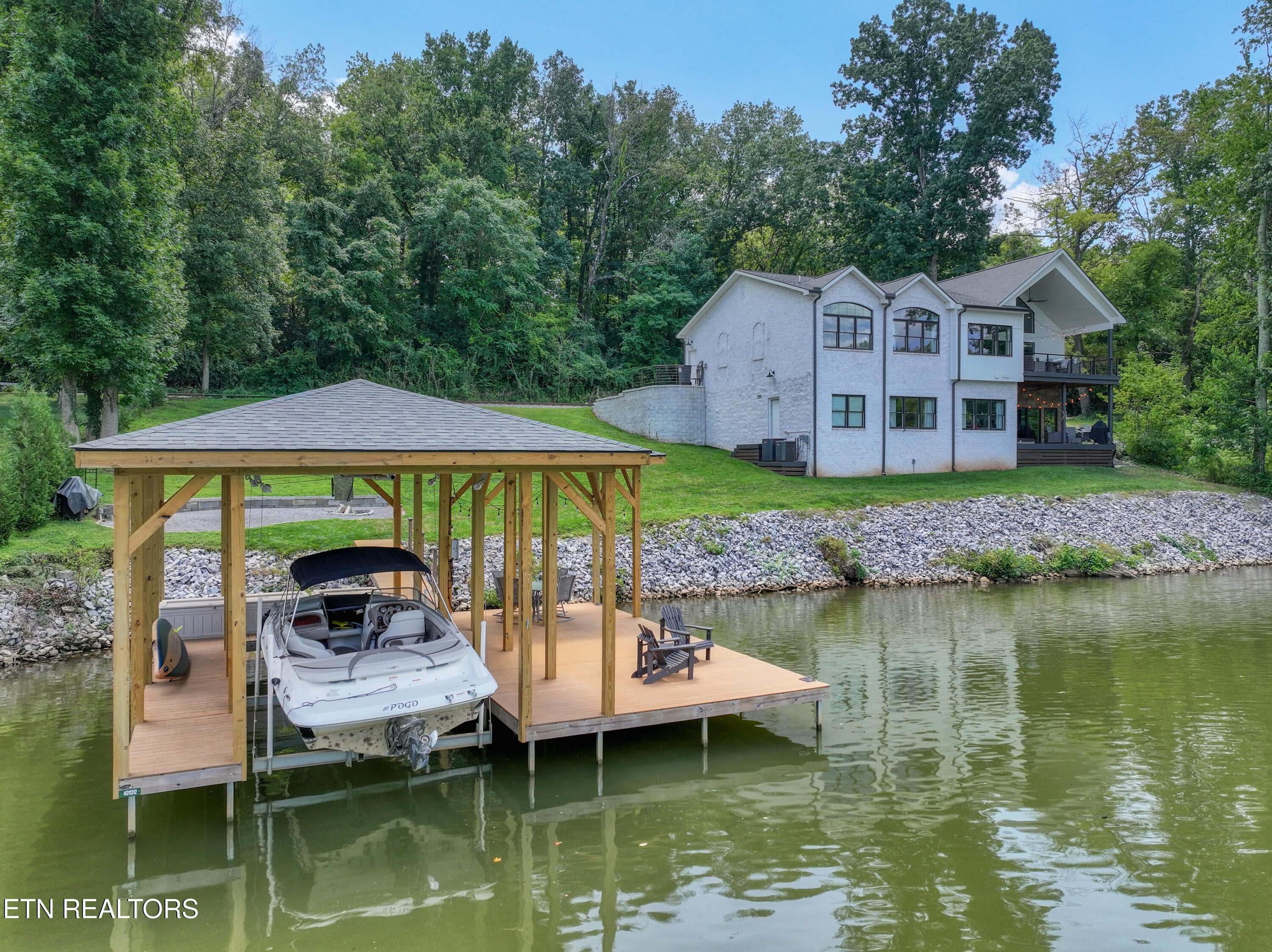 5033 Riversedge Rd