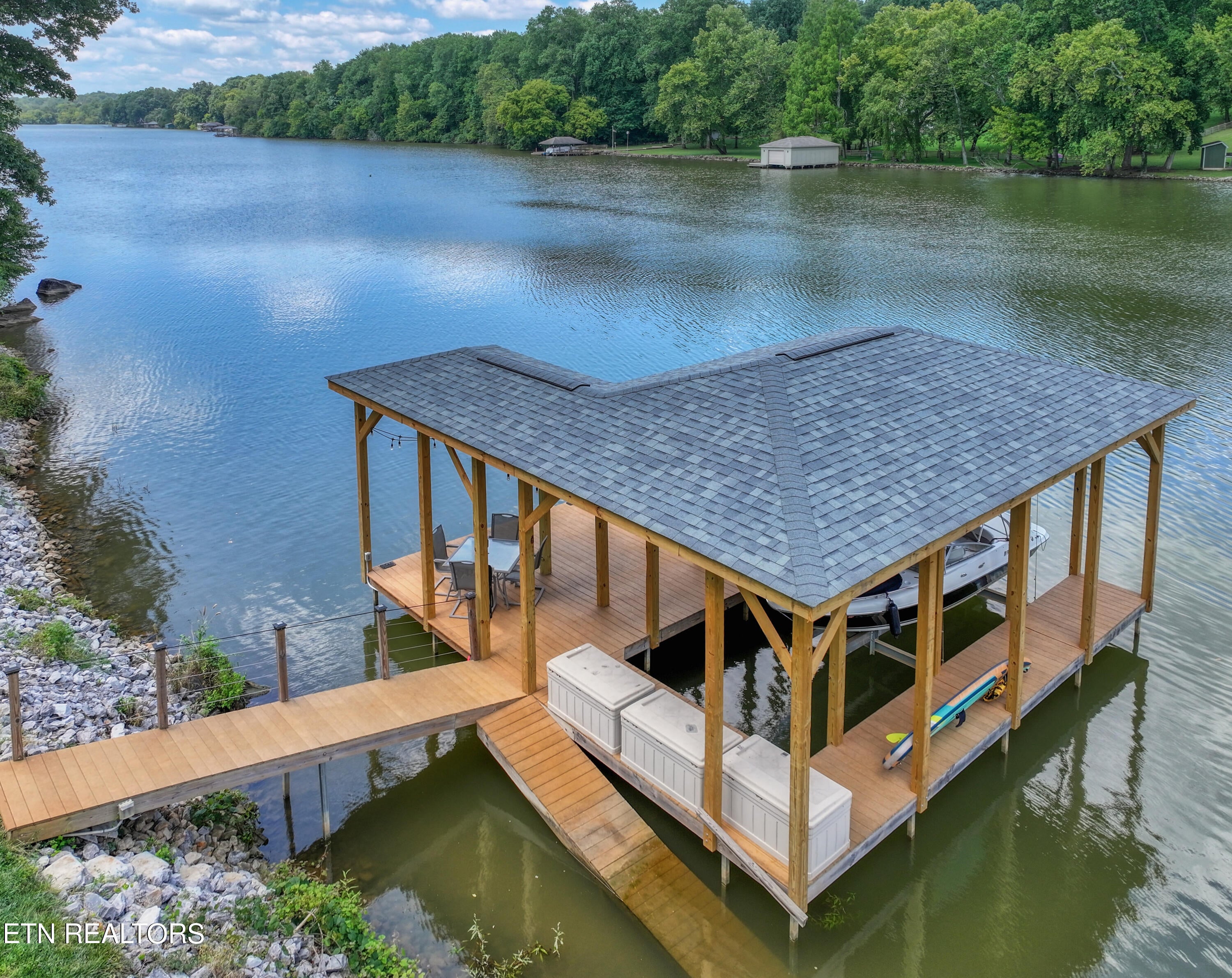 5033 Riversedge Rd