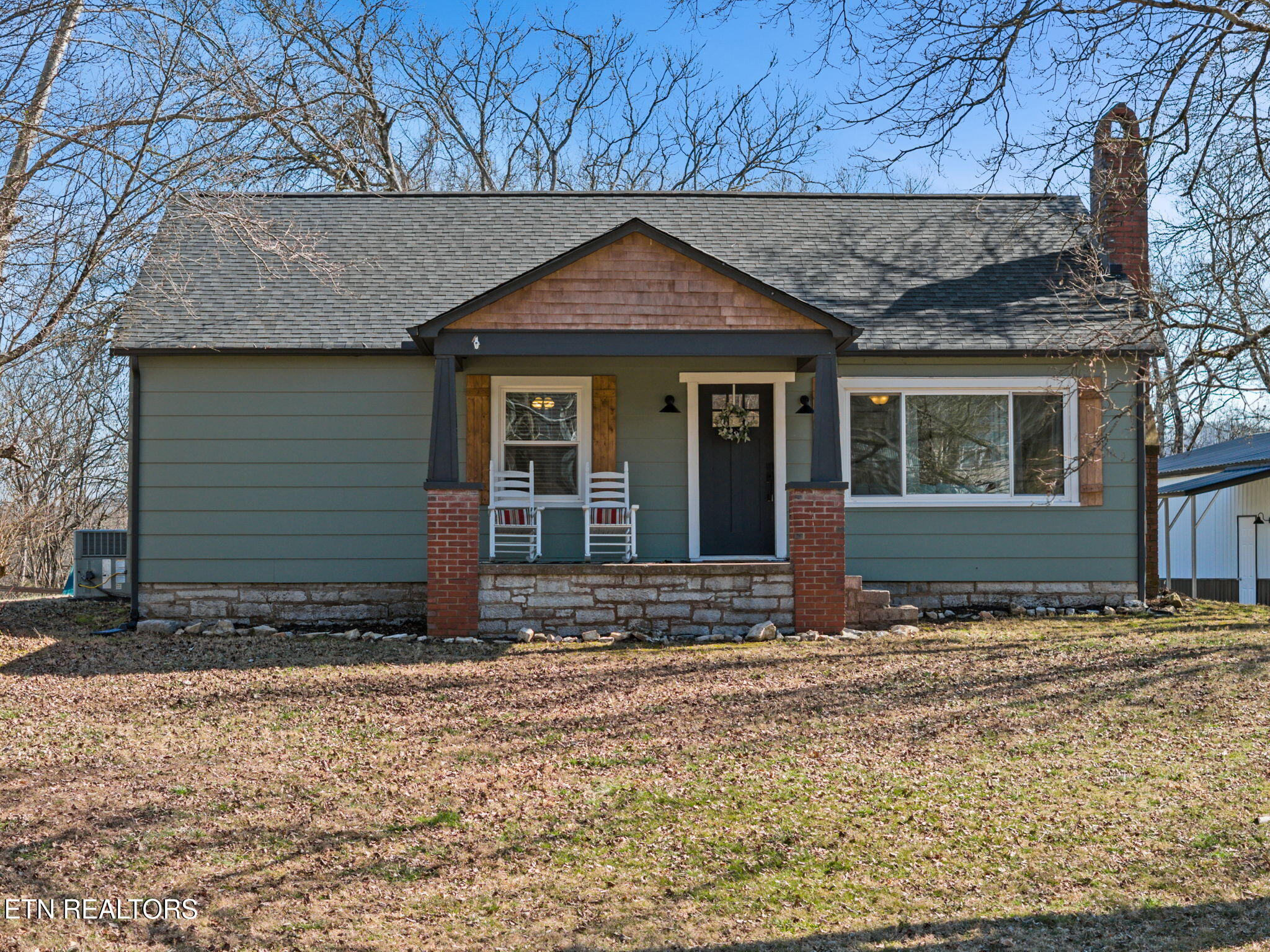 642 Sinking Springs Rd