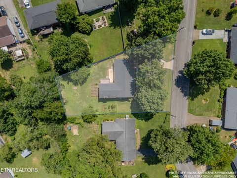 Tiny photo for 412 Woodland Drive, Clinton, TN 37716 (MLS # 1347752)