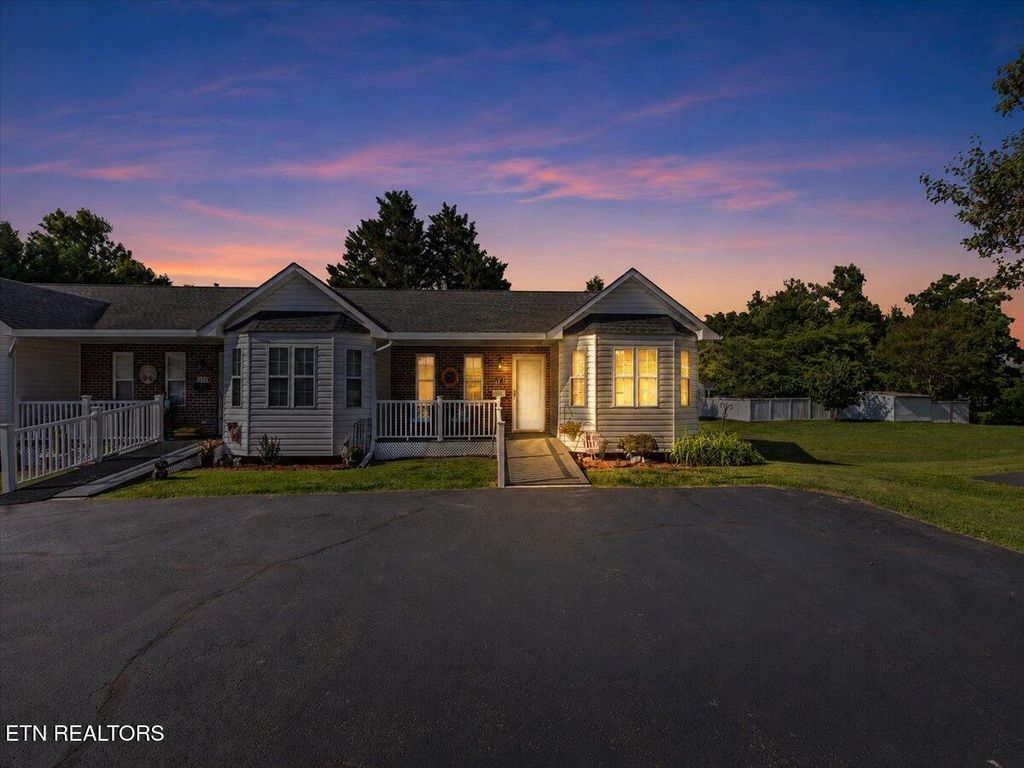 Photo of 621 Race St, Elizabethton, TN 37643 (MLS # 1343654)