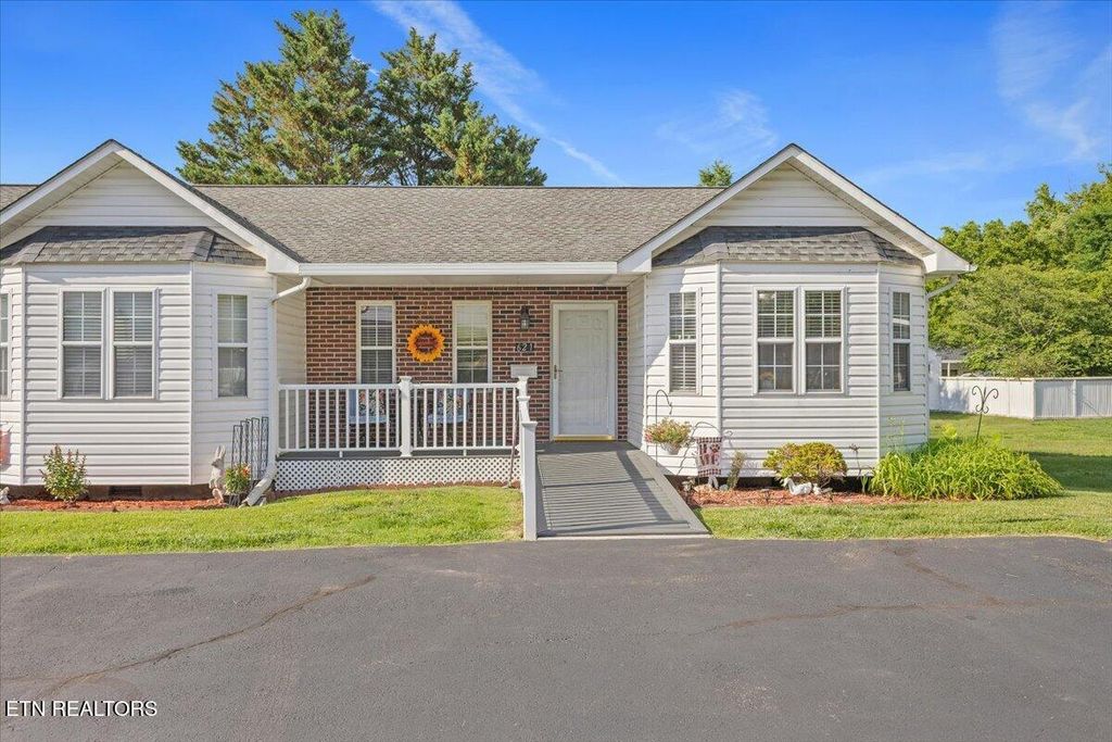 Photo of 621 Race St, Elizabethton, TN 37643 (MLS # 1343654)