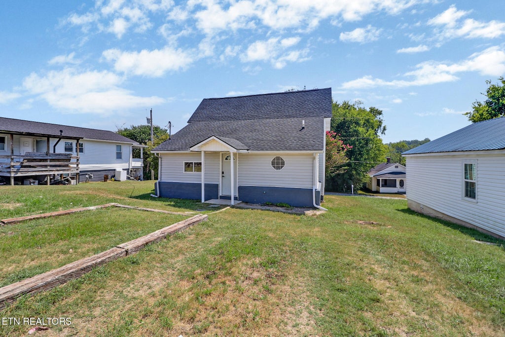 Photo of 213 Birch St. ST, Harriman, TN 37748 (MLS # 1354369)