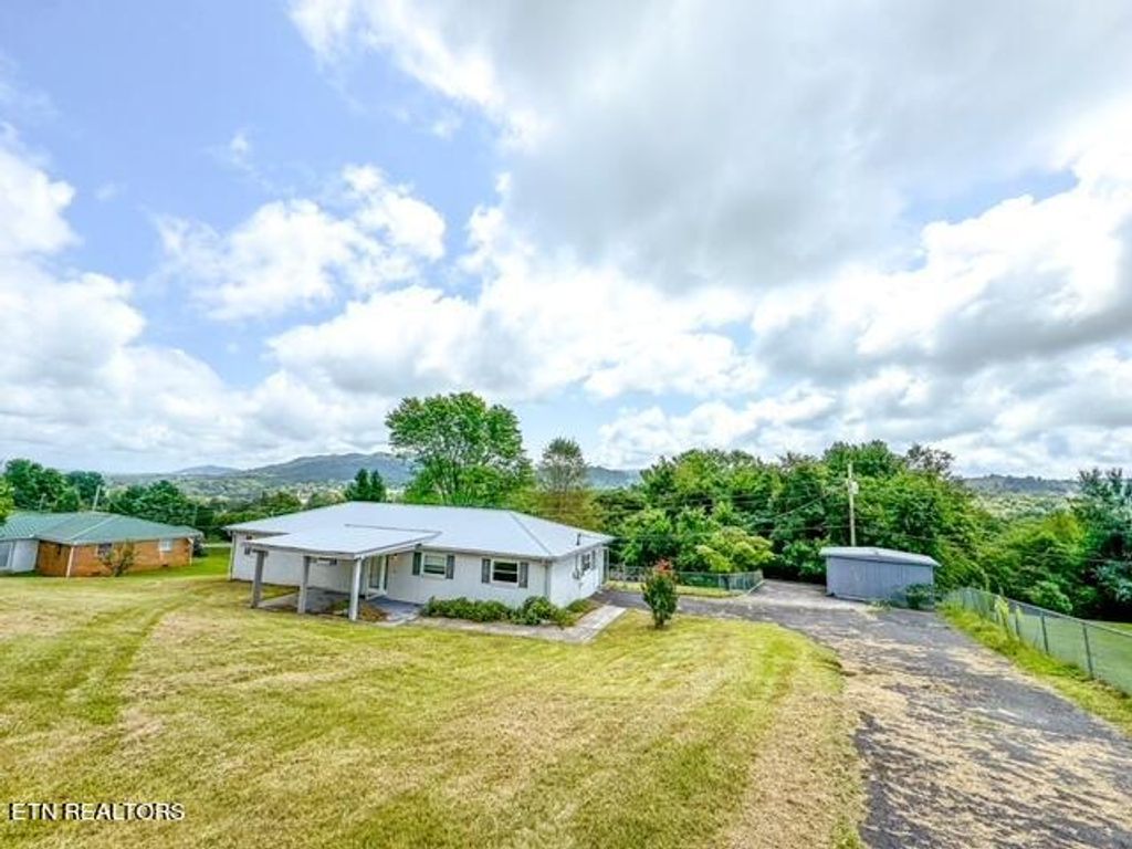 Photo of 205 Rose Drive, Tazewell, TN 37879 (MLS # 1271940)