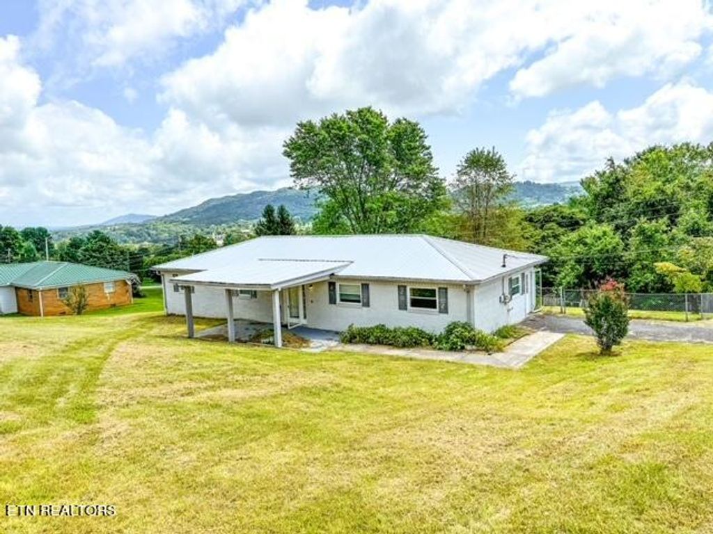 Photo of 205 Rose Drive, Tazewell, TN 37879 (MLS # 1271940)