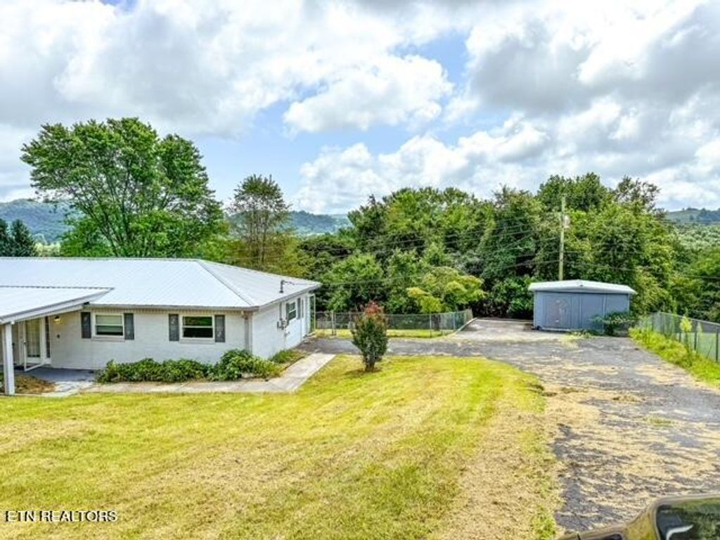 Photo of 205 Rose Drive, Tazewell, TN 37879 (MLS # 1271940)