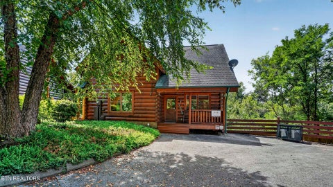 Photo of 1123 Towering Oaks Drive, Sevierville, TN 37876 (MLS # 1360483)