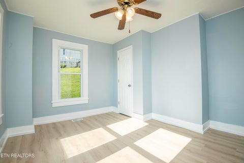 Tiny photo for 509 W 3rd Ave, Lenoir City, TN 37771 (MLS # 1359282)