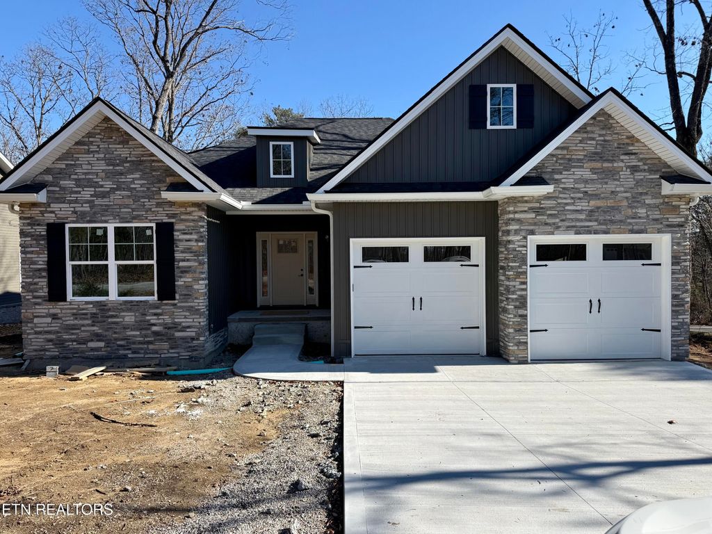 Photo of 102 Amherst Drive, Fairfield Glade, TN 38558 (MLS # 1324250)