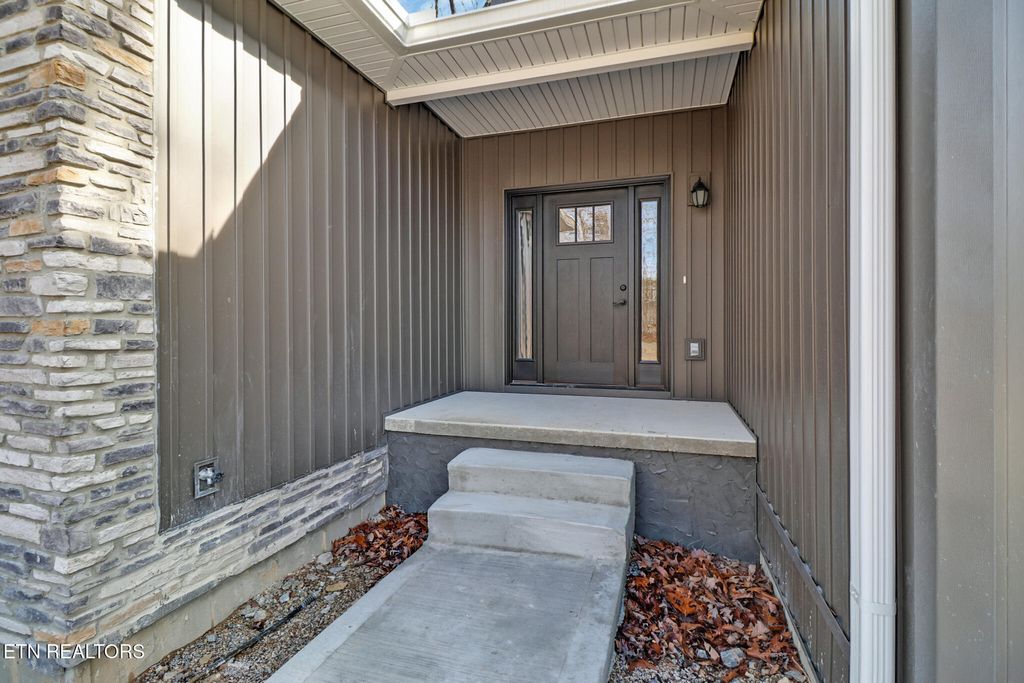 Photo of 102 Amherst Drive, Fairfield Glade, TN 38558 (MLS # 1324250)