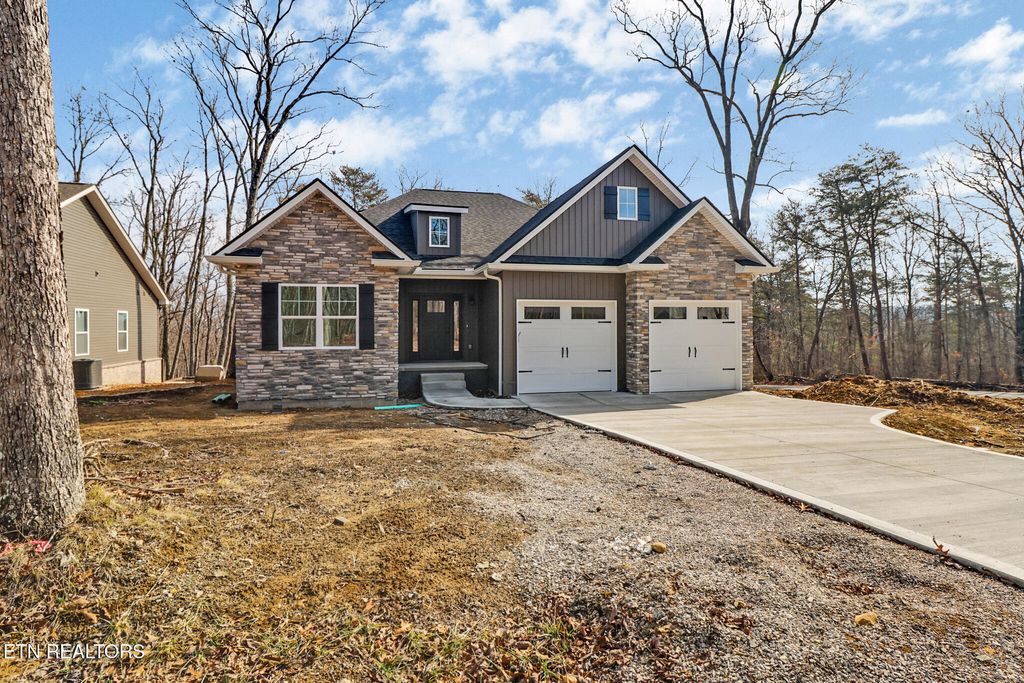 Photo of 102 Amherst Drive, Fairfield Glade, TN 38558 (MLS # 1324250)
