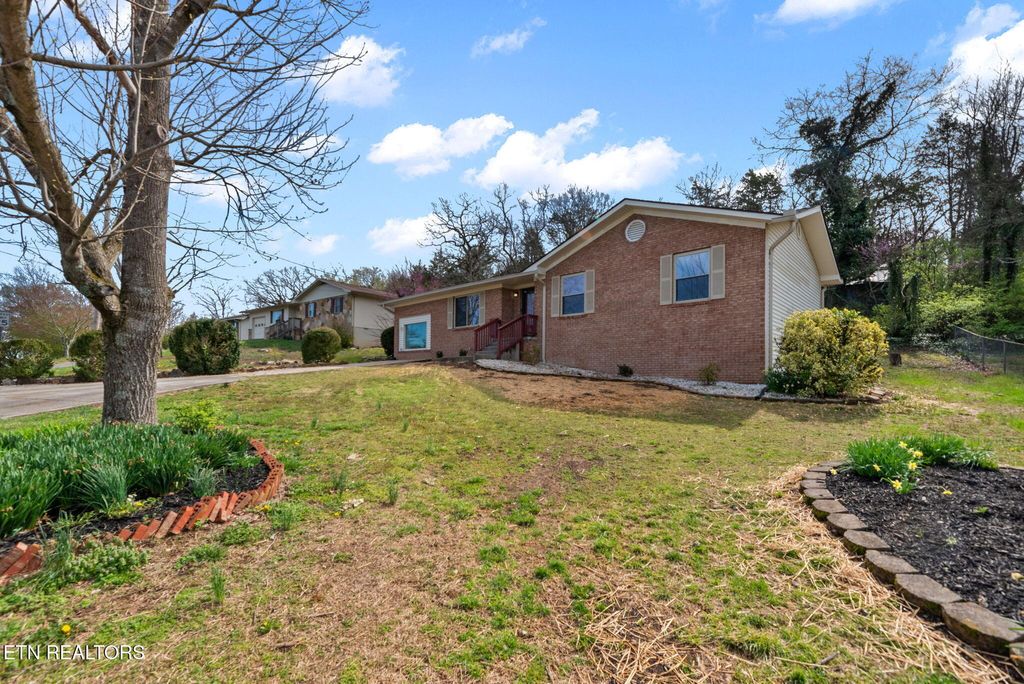 Photo of 201 Christin Drive, Clinton, TN 37716 (MLS # 1294630)