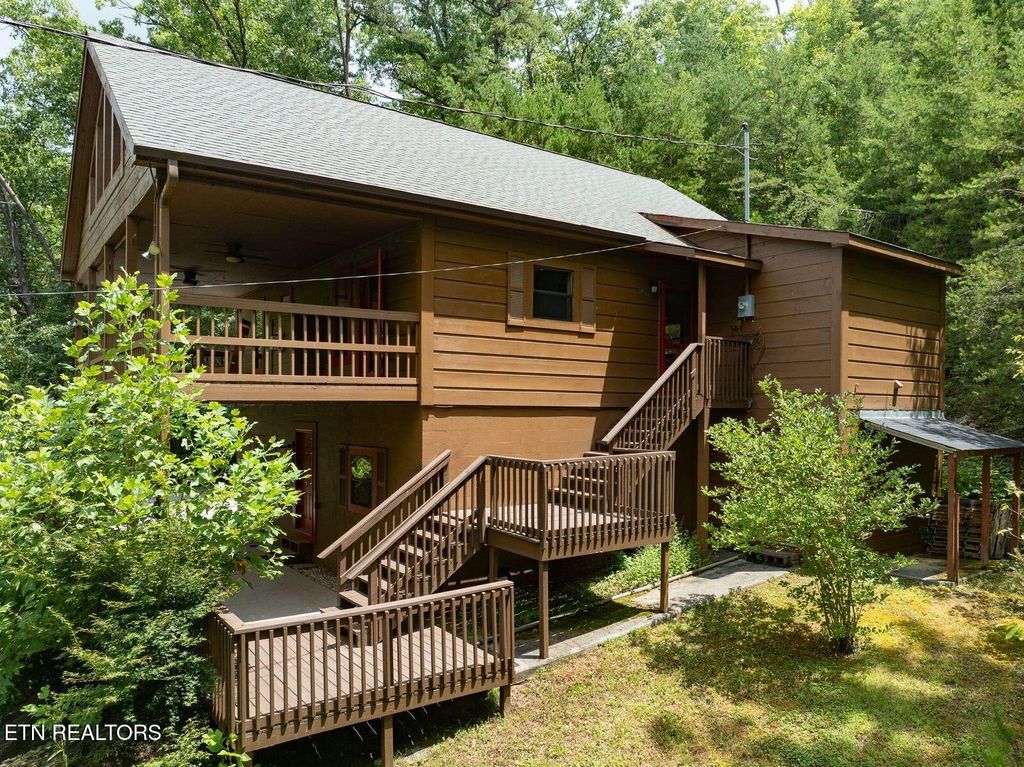 Photo of 1120 Sharp Rd, Sevierville, TN 37876 (MLS # 1311729)