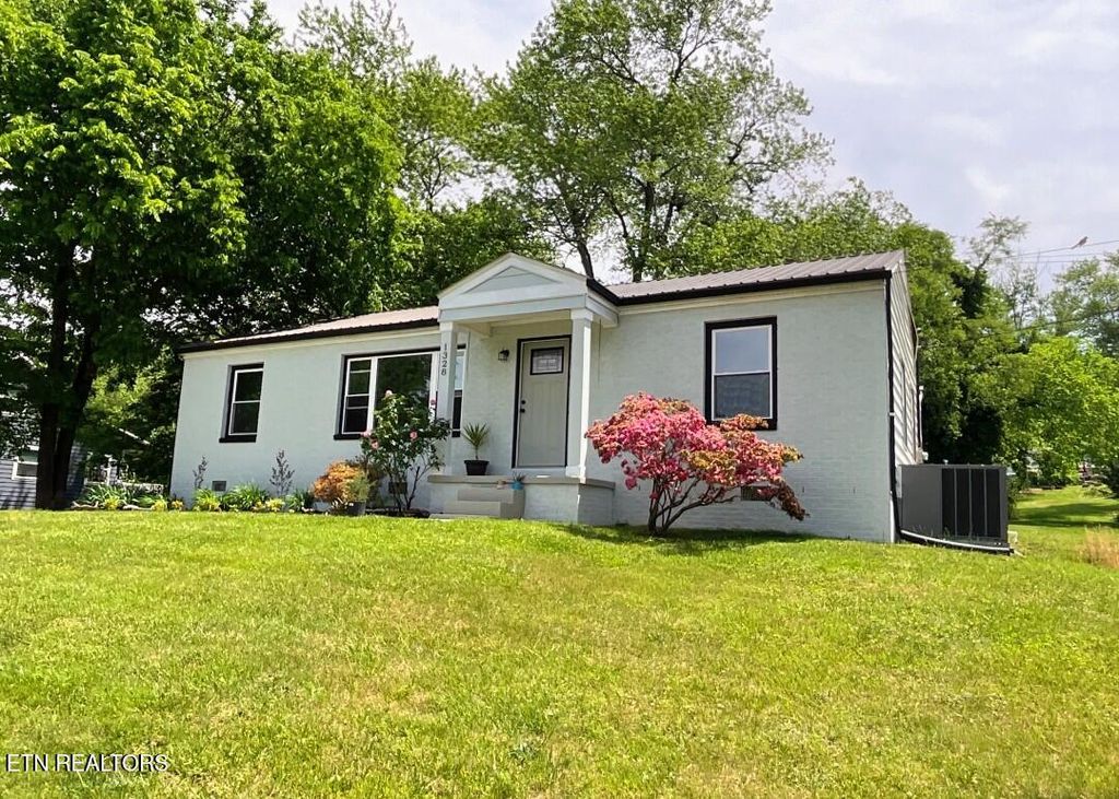 Photo of 1328 Byrd Circle, Kingston, TN 37763 (MLS # 1341563)