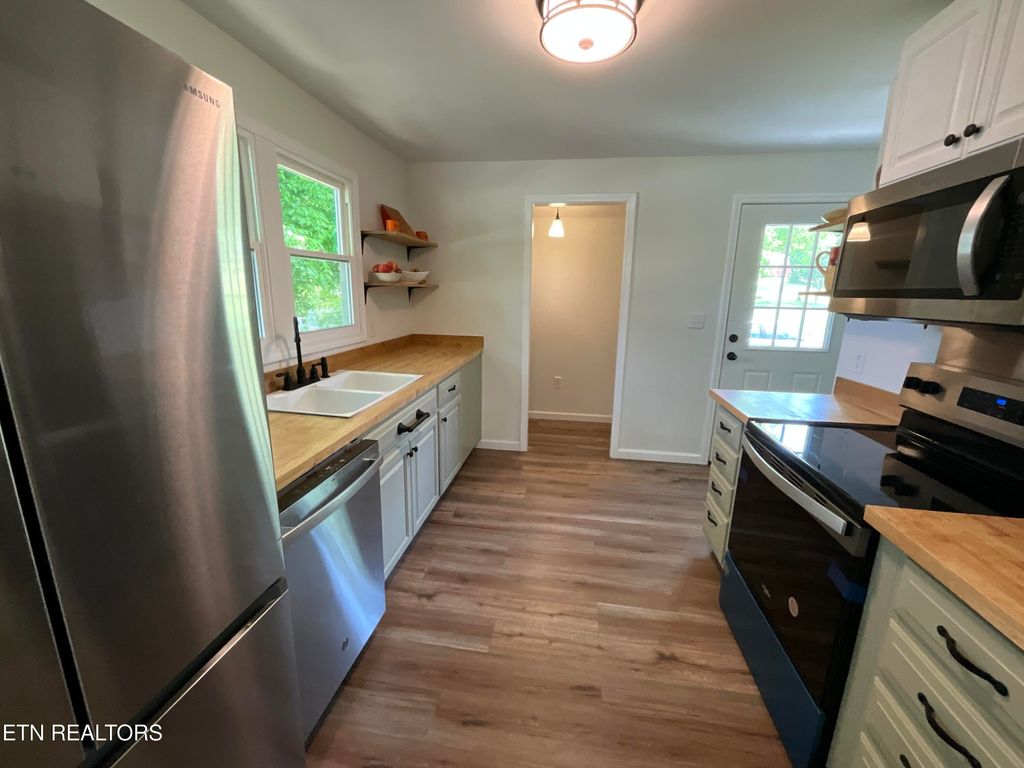 Photo of 1328 Byrd Circle, Kingston, TN 37763 (MLS # 1341563)
