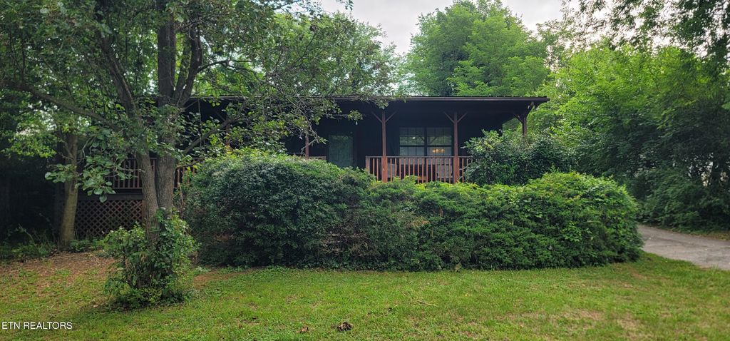 Photo of 628 Front St, Maryville, TN 37804 (MLS # 1344085)