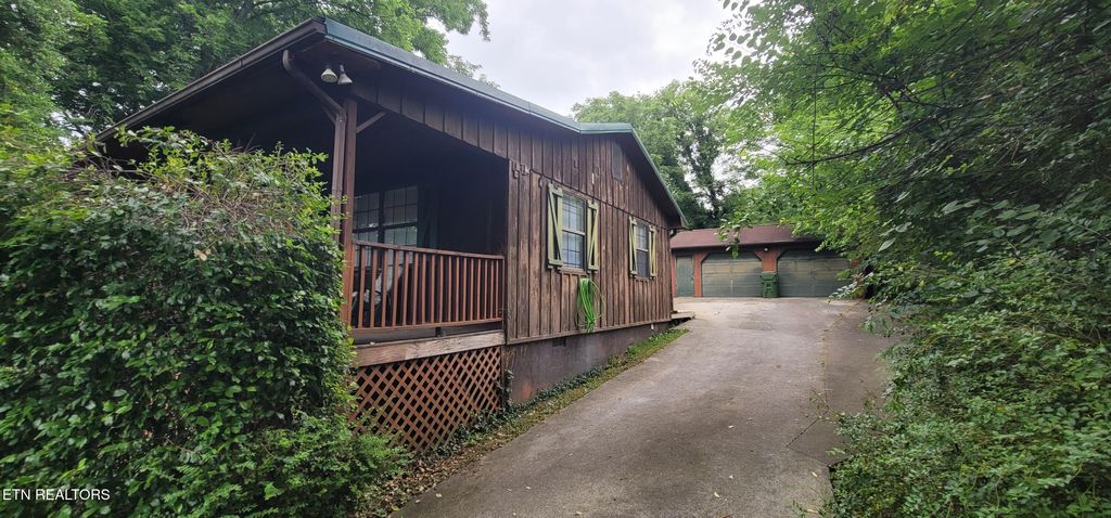 Photo of 628 Front St, Maryville, TN 37804 (MLS # 1344085)