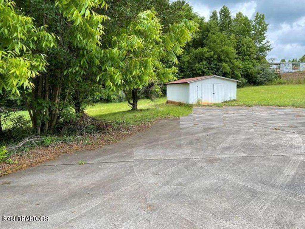 Photo of 1370 US-411, Vonore, TN 37885 (MLS # 1338054)