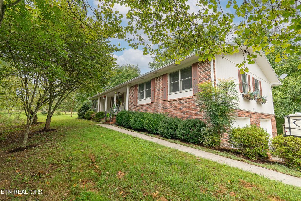 Photo of 290 Carden Gap Rd, Heiskell, TN 37754 (MLS # 1238119)