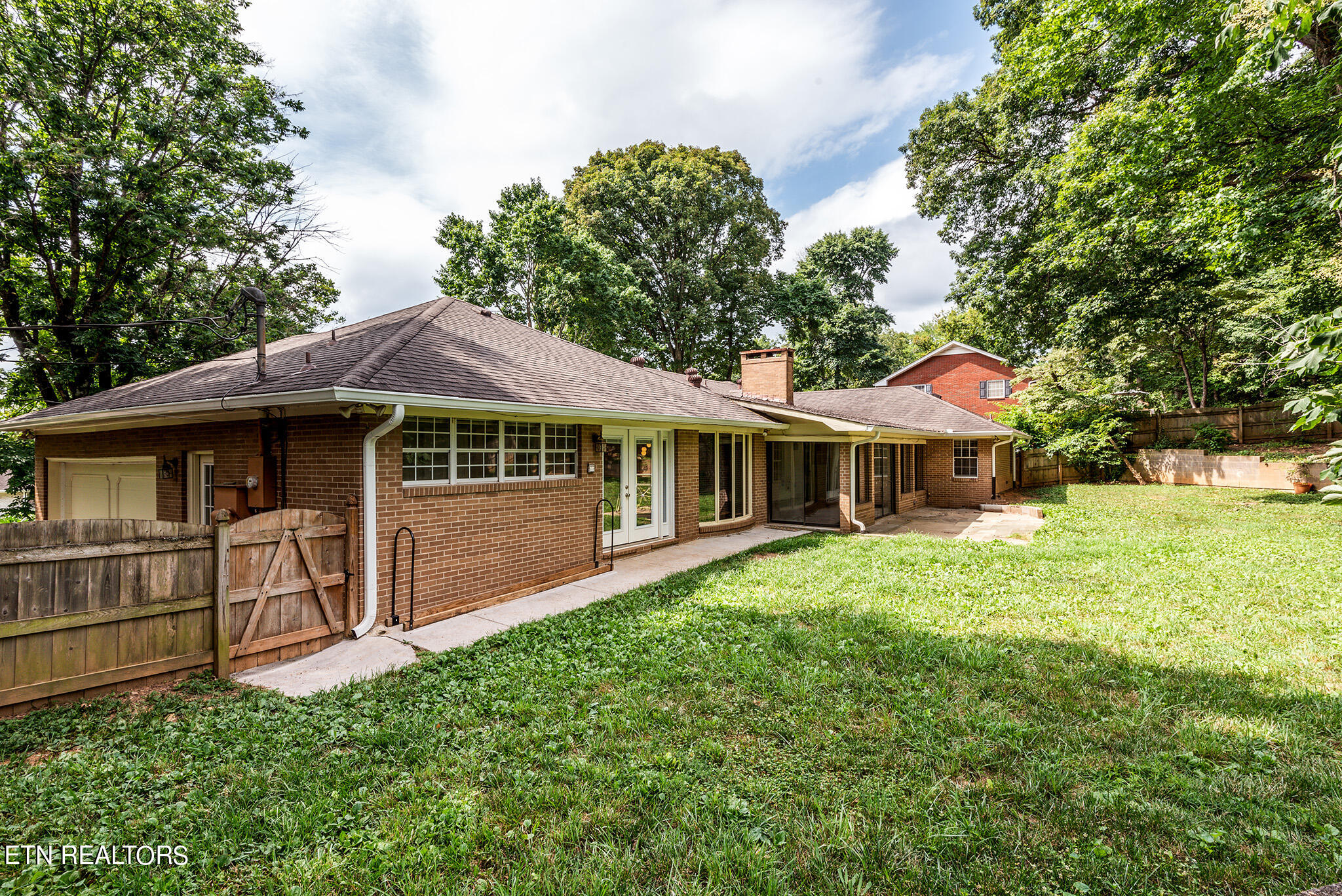 Knoxville, Tennessee 37934, United States, 4 Bedrooms Bedrooms, ,4 BathroomsBathrooms,Residential,Pending,52752