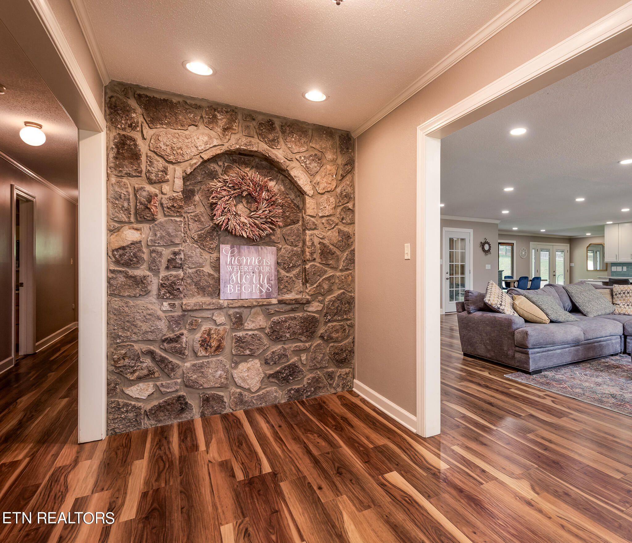 Knoxville, Tennessee 37934, United States, 4 Bedrooms Bedrooms, ,4 BathroomsBathrooms,Residential,Pending,52752