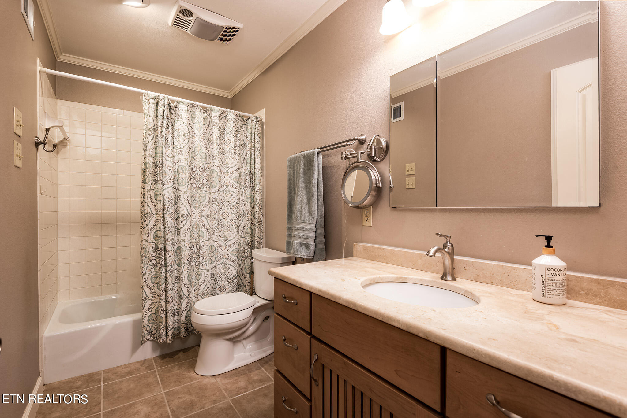 Knoxville, Tennessee 37934, United States, 4 Bedrooms Bedrooms, ,4 BathroomsBathrooms,Residential,Pending,52752