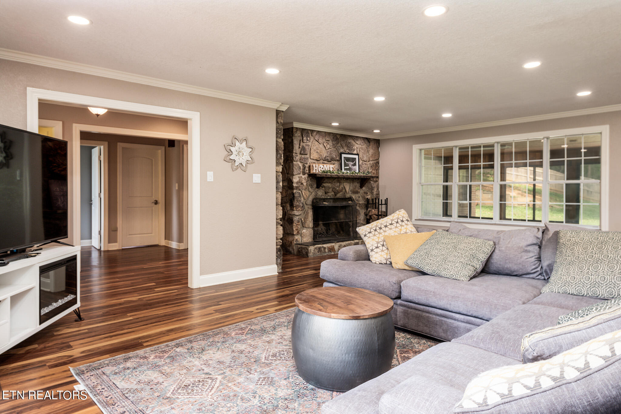 Knoxville, Tennessee 37934, United States, 4 Bedrooms Bedrooms, ,4 BathroomsBathrooms,Residential,Pending,52752