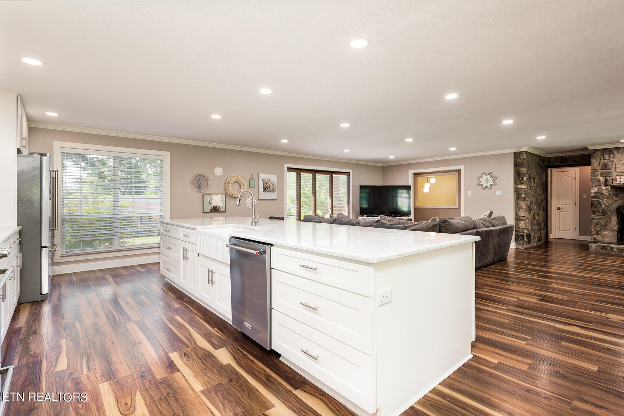 Knoxville, Tennessee 37934, United States, 4 Bedrooms Bedrooms, ,4 BathroomsBathrooms,Residential,Pending,52752