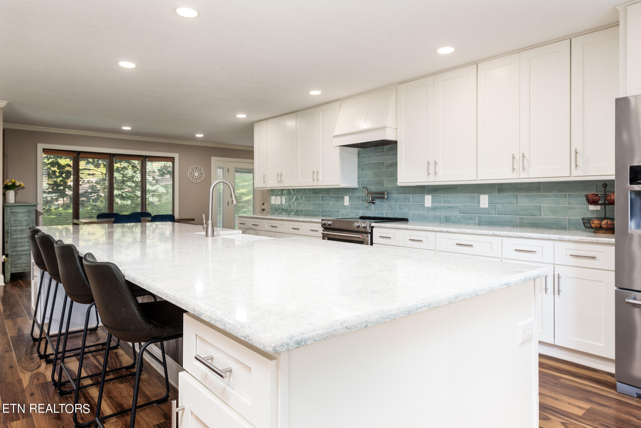 Knoxville, Tennessee 37934, United States, 4 Bedrooms Bedrooms, ,4 BathroomsBathrooms,Residential,Pending,52752