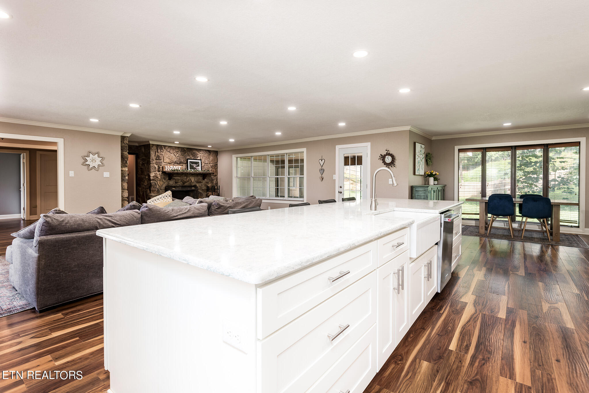 Knoxville, Tennessee 37934, United States, 4 Bedrooms Bedrooms, ,4 BathroomsBathrooms,Residential,Pending,52752